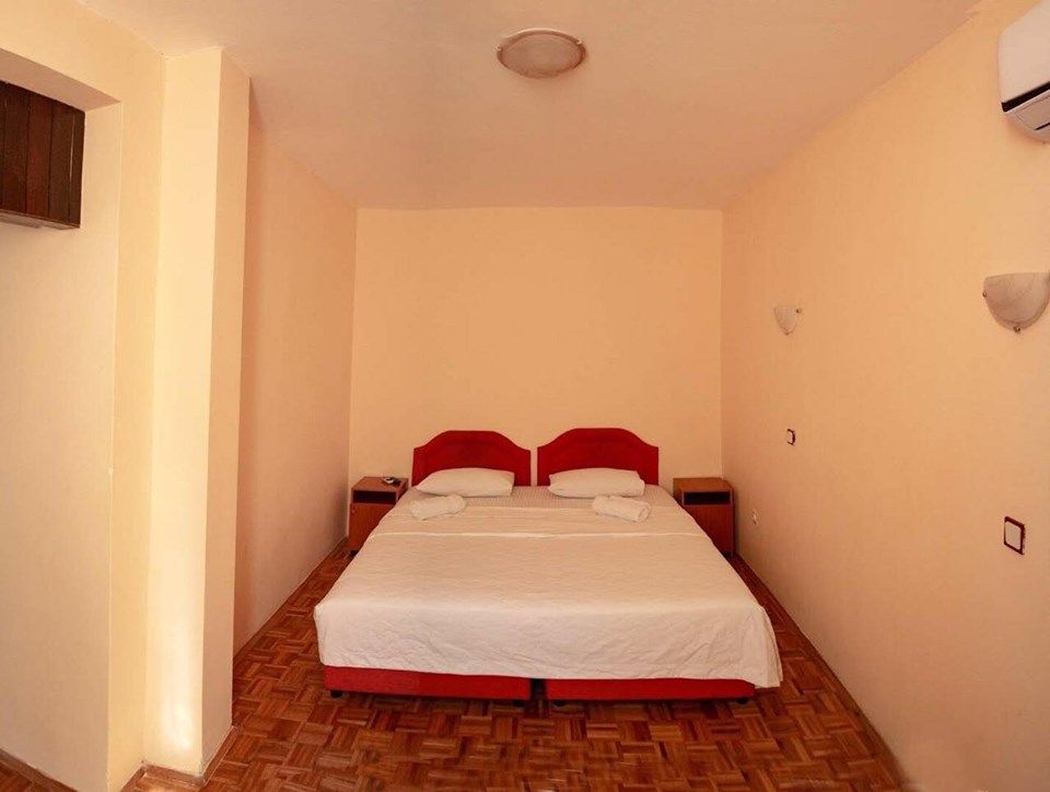 Trosprata kuća sa panoramskim pogledom na more,na ekskluzivnoj lokaciji,Sveti Stefan (Budva) - Amfora Real Estate