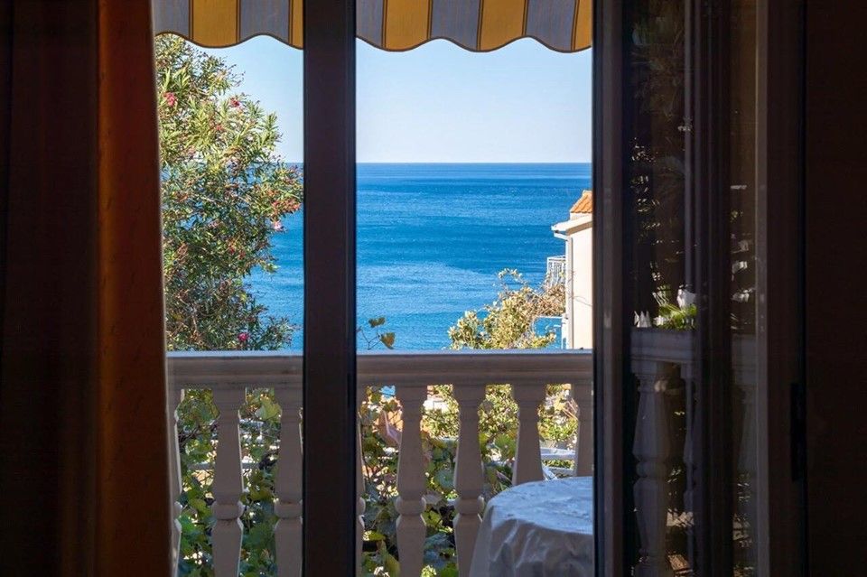 Trosprata kuća sa panoramskim pogledom na more,na ekskluzivnoj lokaciji,Sveti Stefan (Budva) - Amfora Real Estate