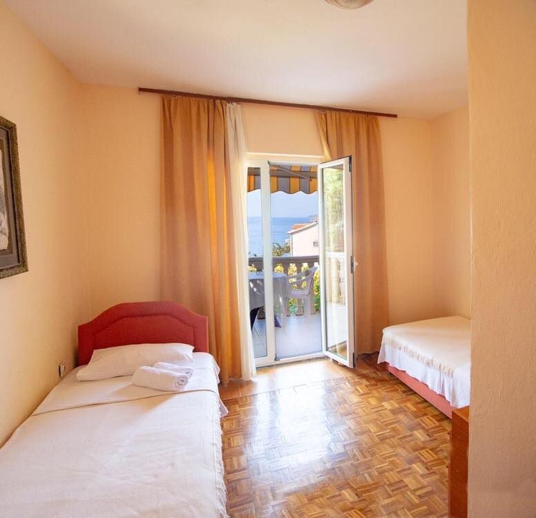 Trosprata kuća sa panoramskim pogledom na more,na ekskluzivnoj lokaciji,Sveti Stefan (Budva) - Amfora Real Estate