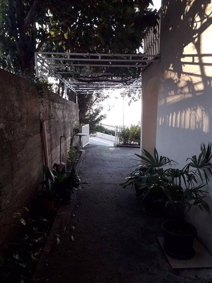 Trosprata kuća sa panoramskim pogledom na more,na ekskluzivnoj lokaciji,Sveti Stefan (Budva) - Amfora Real Estate