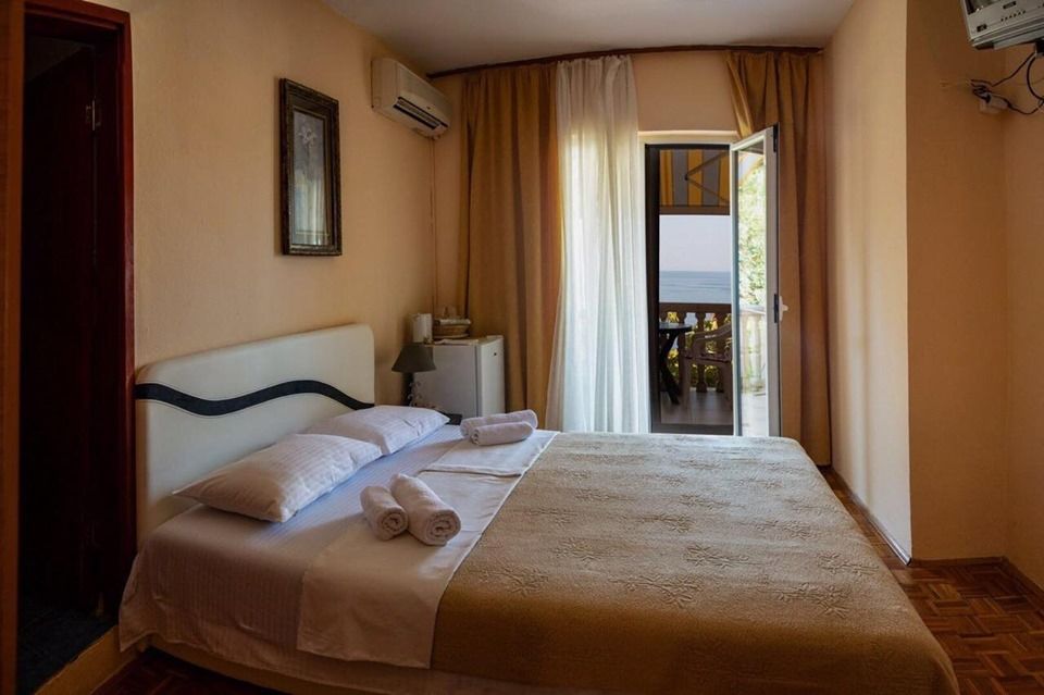 Trosprata kuća sa panoramskim pogledom na more,na ekskluzivnoj lokaciji,Sveti Stefan (Budva) - Amfora Real Estate