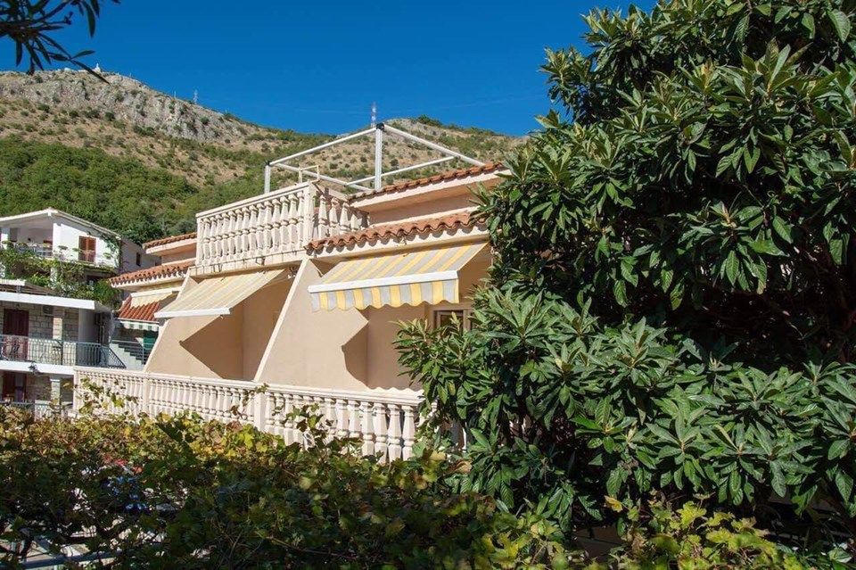 Trosprata kuća sa panoramskim pogledom na more,na ekskluzivnoj lokaciji,Sveti Stefan (Budva) - Amfora Real Estate