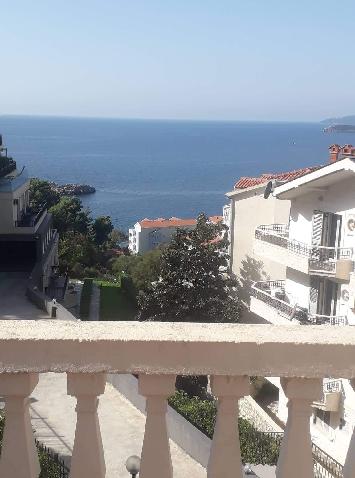 Trosprata kuća sa panoramskim pogledom na more,na ekskluzivnoj lokaciji,Sveti Stefan (Budva) - Amfora Real Estate