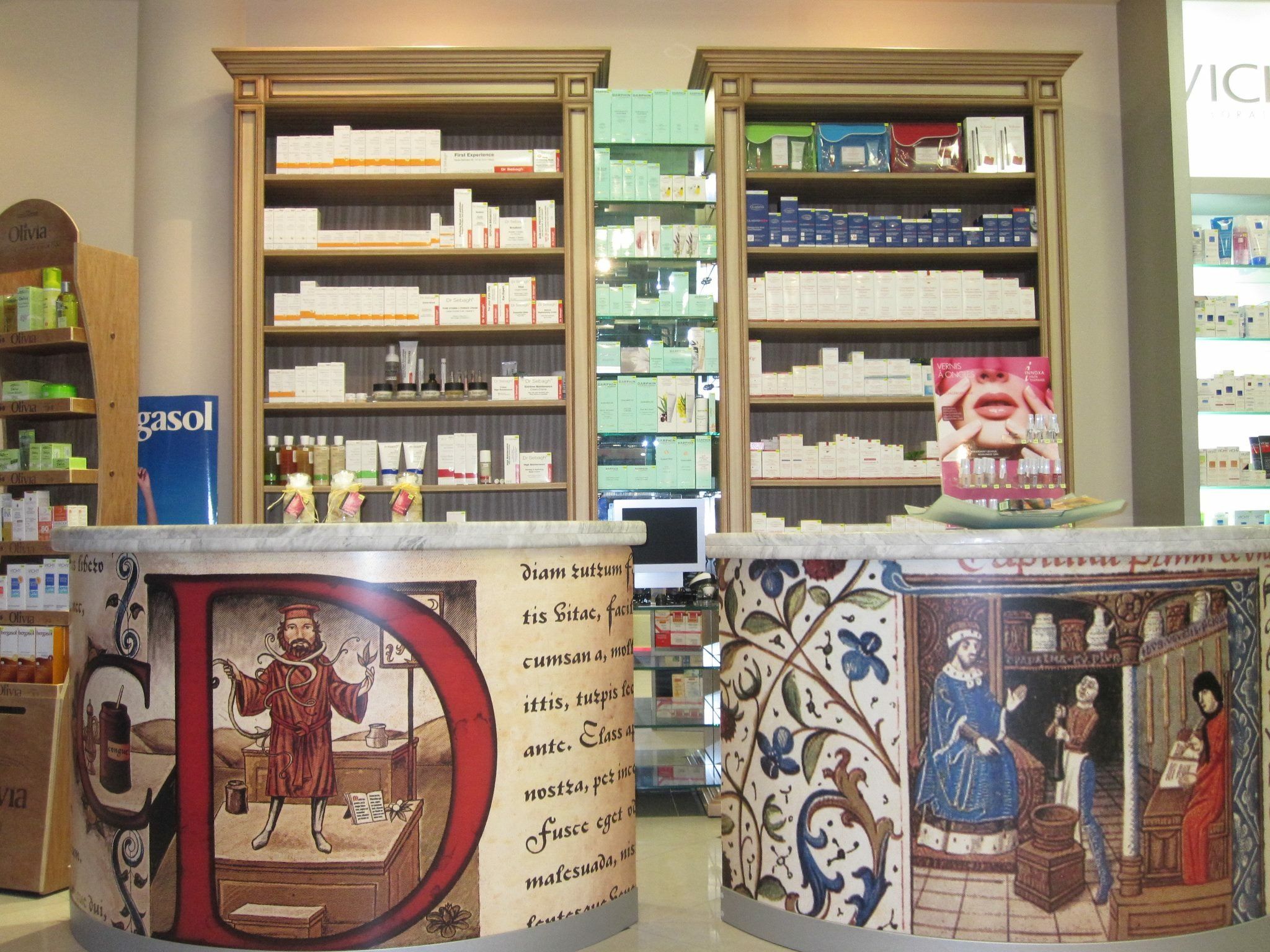 Prodaje se poslovni prostor 66m2 sa razradjenim biznisom ( Benu apoteka), na izuzetnoj lokaciji Bulevar-Budva. - Amfora Real Estate