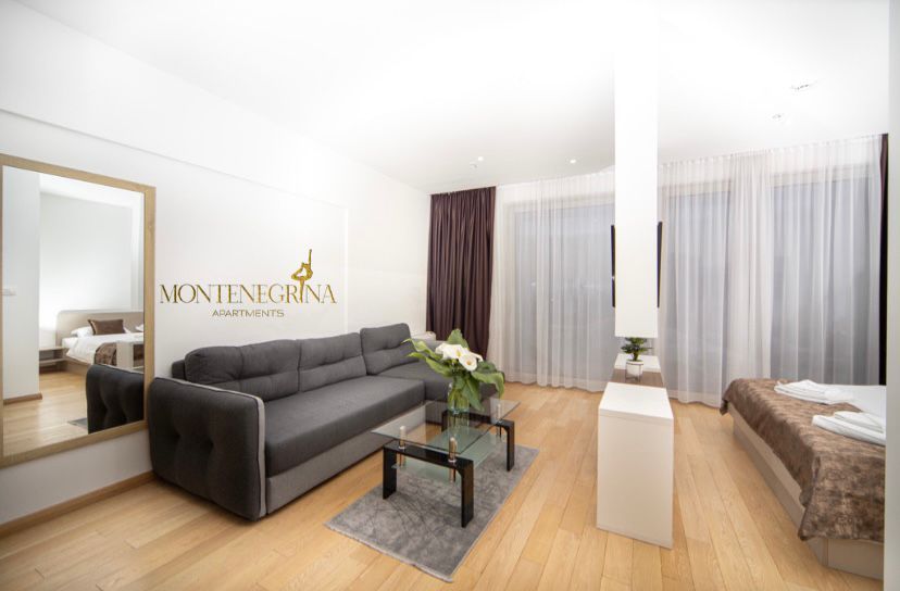Izdavanje studio apartmana sa garaznim mestom– Centar Budve, 100 m od mora (Na duzi period) - Amfora Real Estate