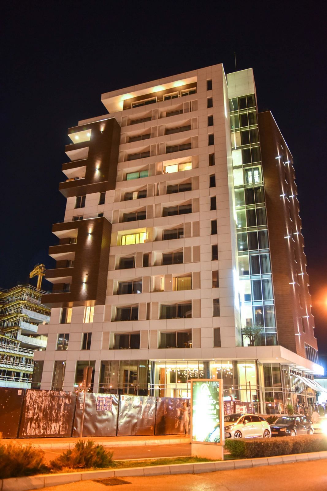 Izdavanje studio apartmana sa garaznim mestom– Centar Budve, 100 m od mora (Na duzi period) - Amfora Real Estate