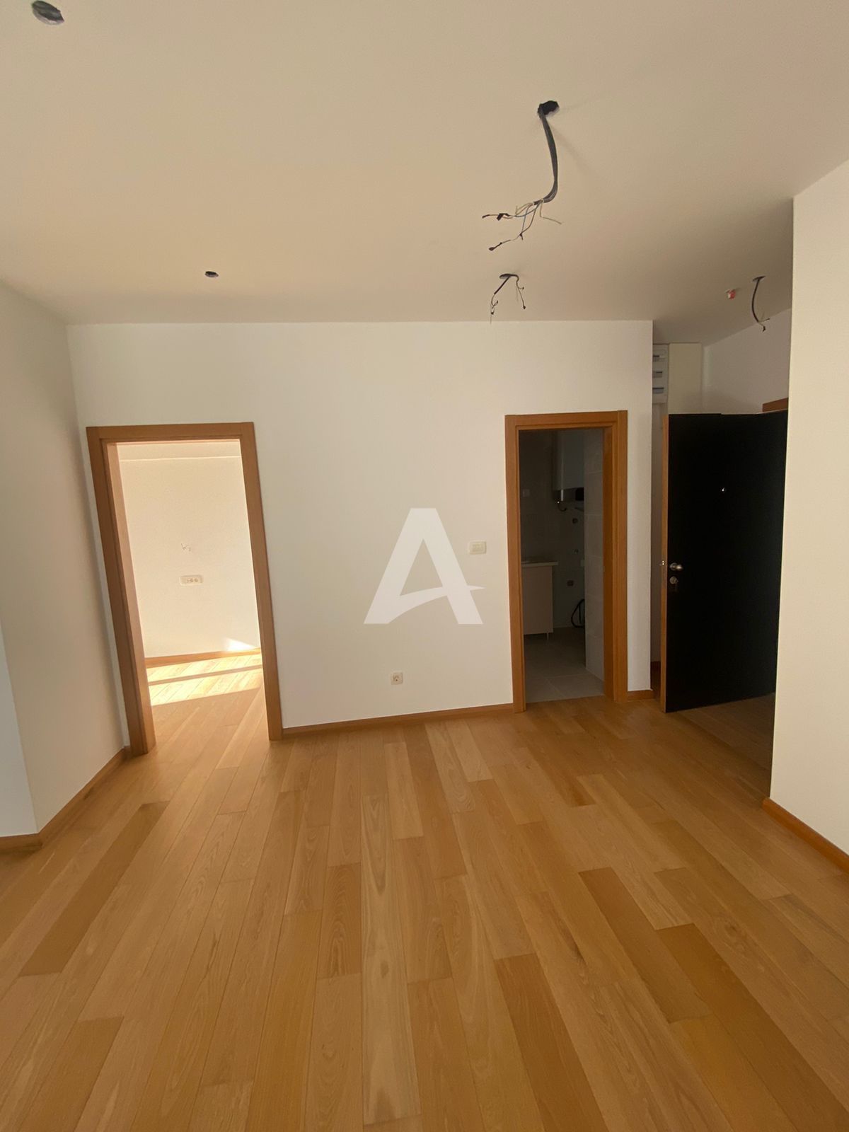 amforaproperty.com/Na prodaju nov dvosoban stan od 73m2 ,u zgradi Condo-hotela WOW, prva linija do mora.Budva