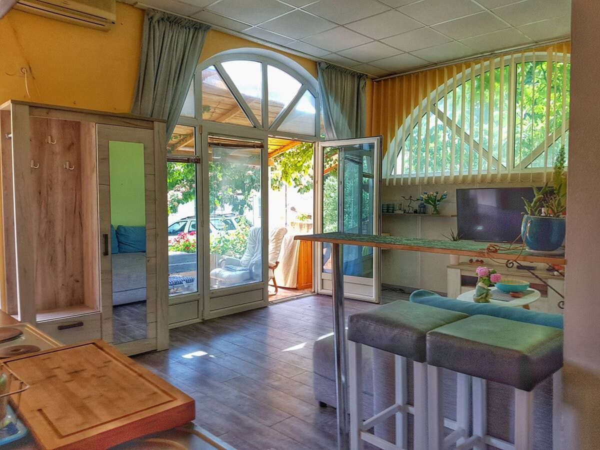 Jednosoban apartman sa velikom terasom i panoramskim pogledom,na samo 3 minuta od mora,Sveti Stefan-Budva  (NA DUZI PERIOD) - Amfora Real Estate