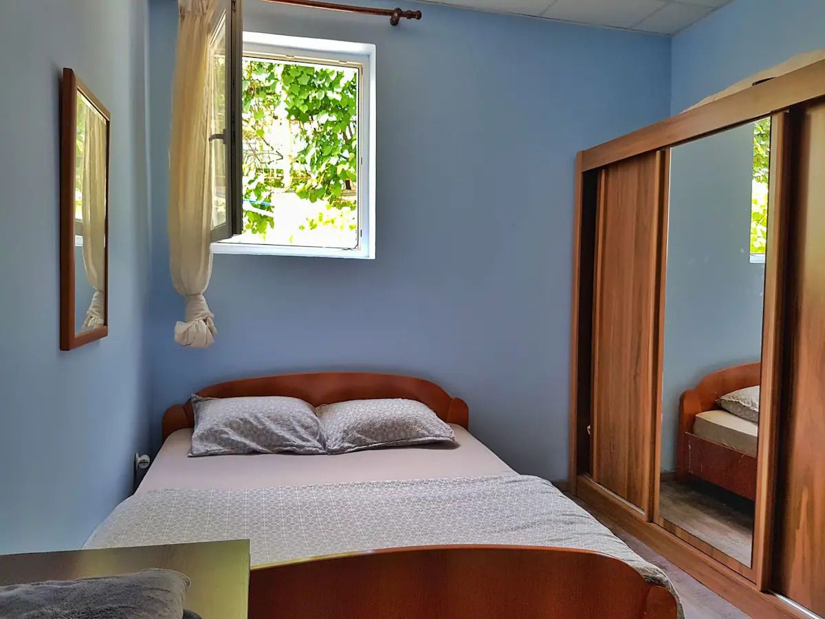 Jednosoban apartman sa velikom terasom i panoramskim pogledom,na samo 3 minuta od mora,Sveti Stefan-Budva  (NA DUZI PERIOD) - Amfora Real Estate