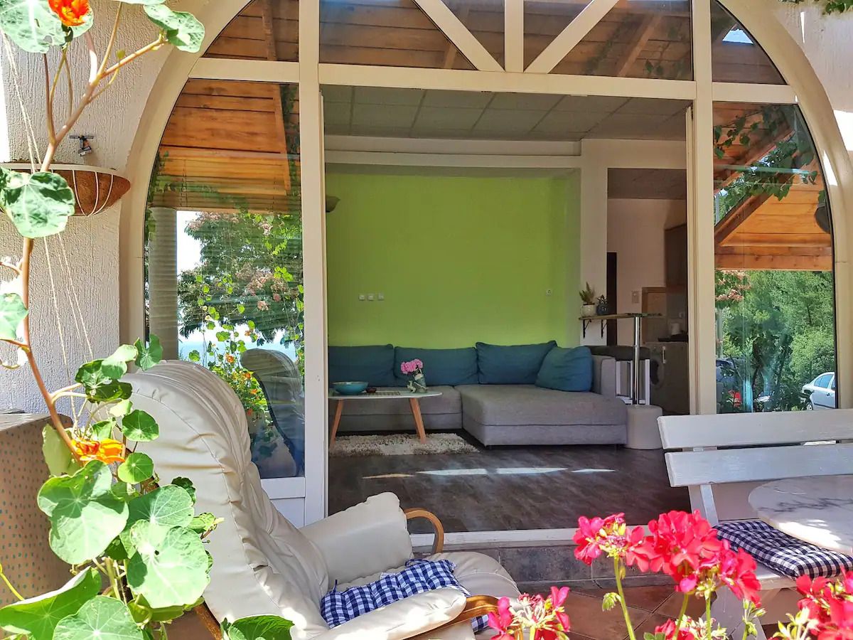 Jednosoban apartman sa velikom terasom i panoramskim pogledom,na samo 3 minuta od mora,Sveti Stefan-Budva  (NA DUZI PERIOD) - Amfora Real Estate