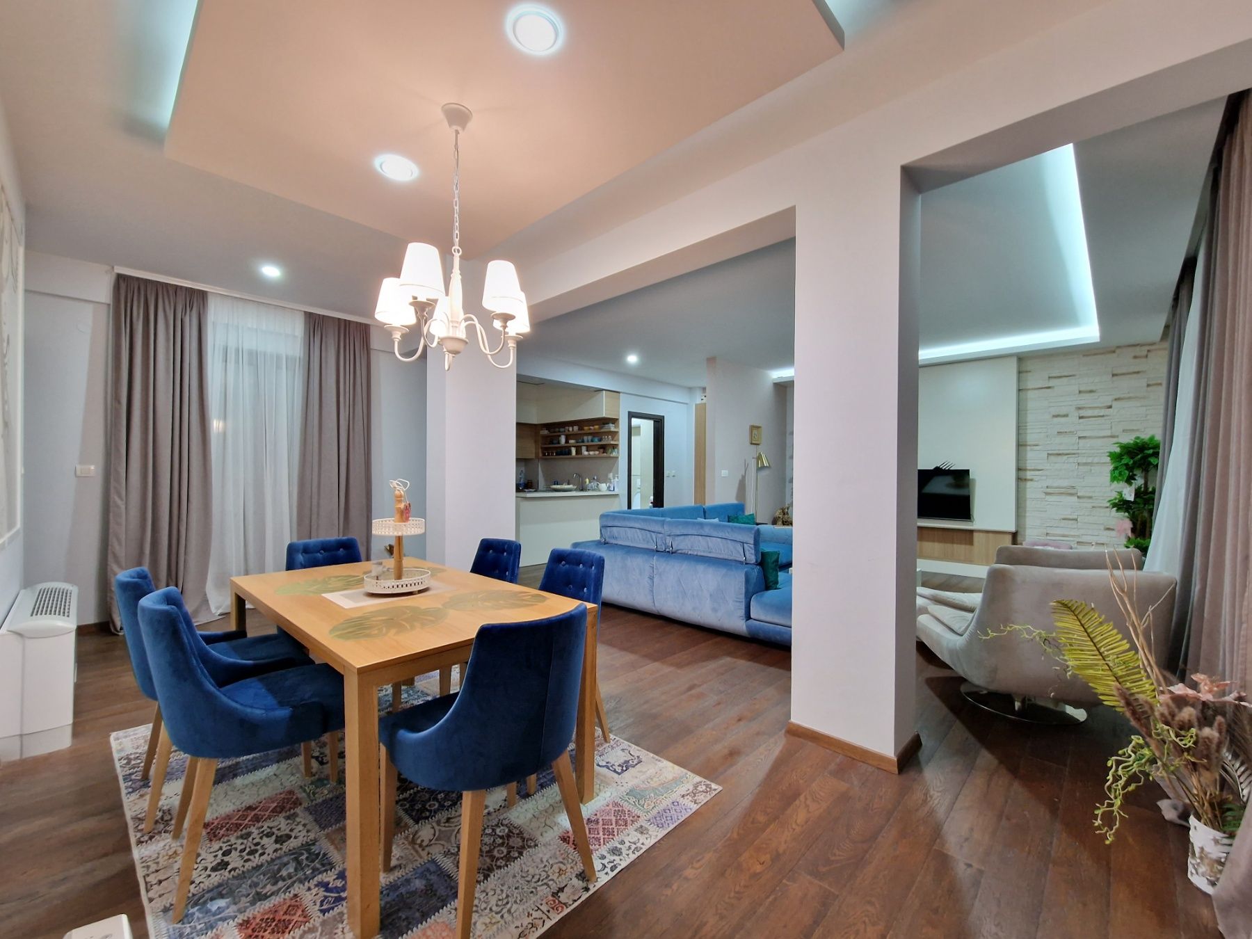 Luksuzan penthouse 176m2 sa panoramskim pogledom na more i grad,na ekskluzivnoj lokaciji Bulevar-Budva.(300 metara od mora) - Amfora Real Estate