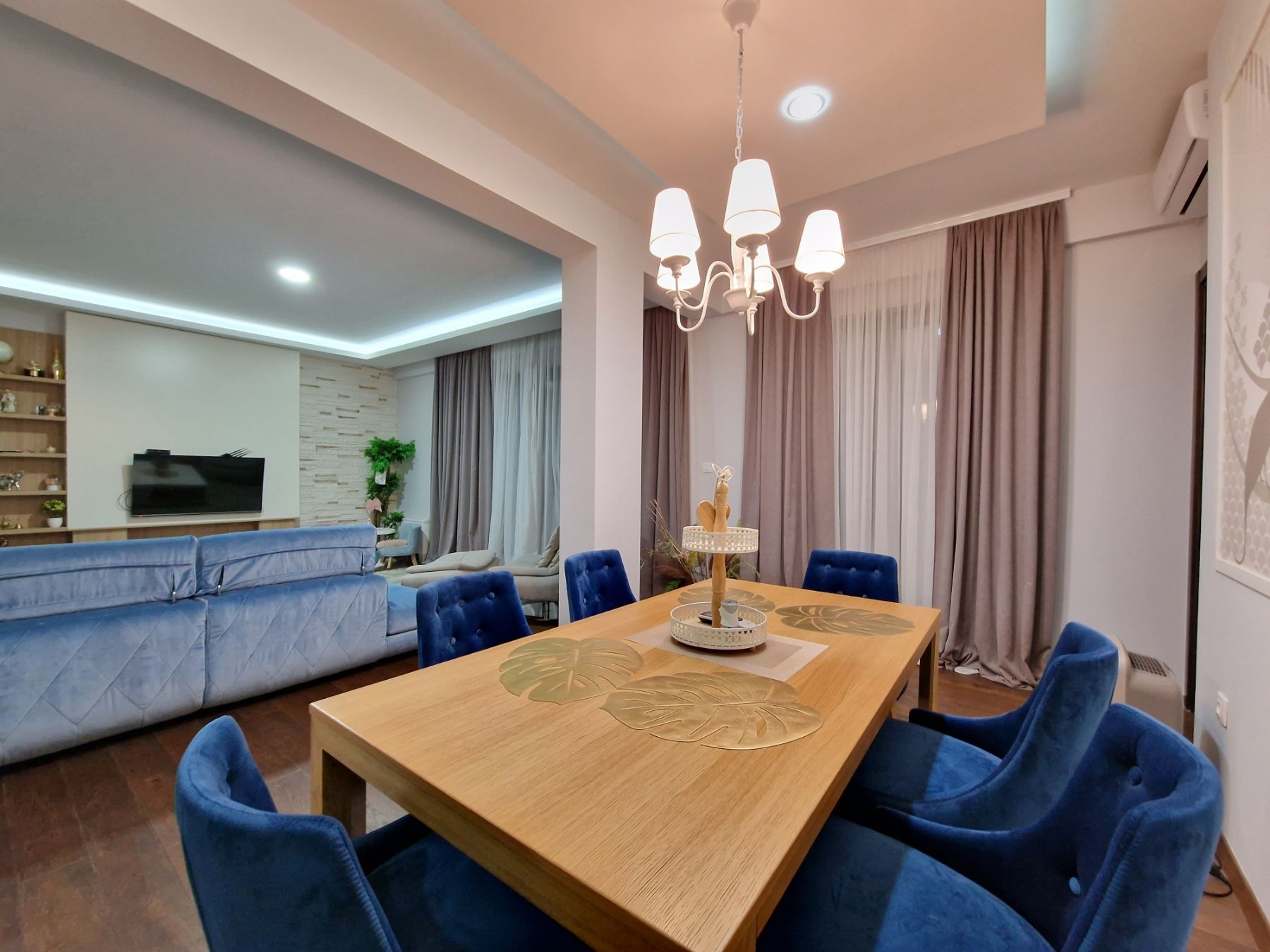 Luksuzan penthouse 176m2 sa panoramskim pogledom na more i grad,na ekskluzivnoj lokaciji Bulevar-Budva.(300 metara od mora) - Amfora Real Estate