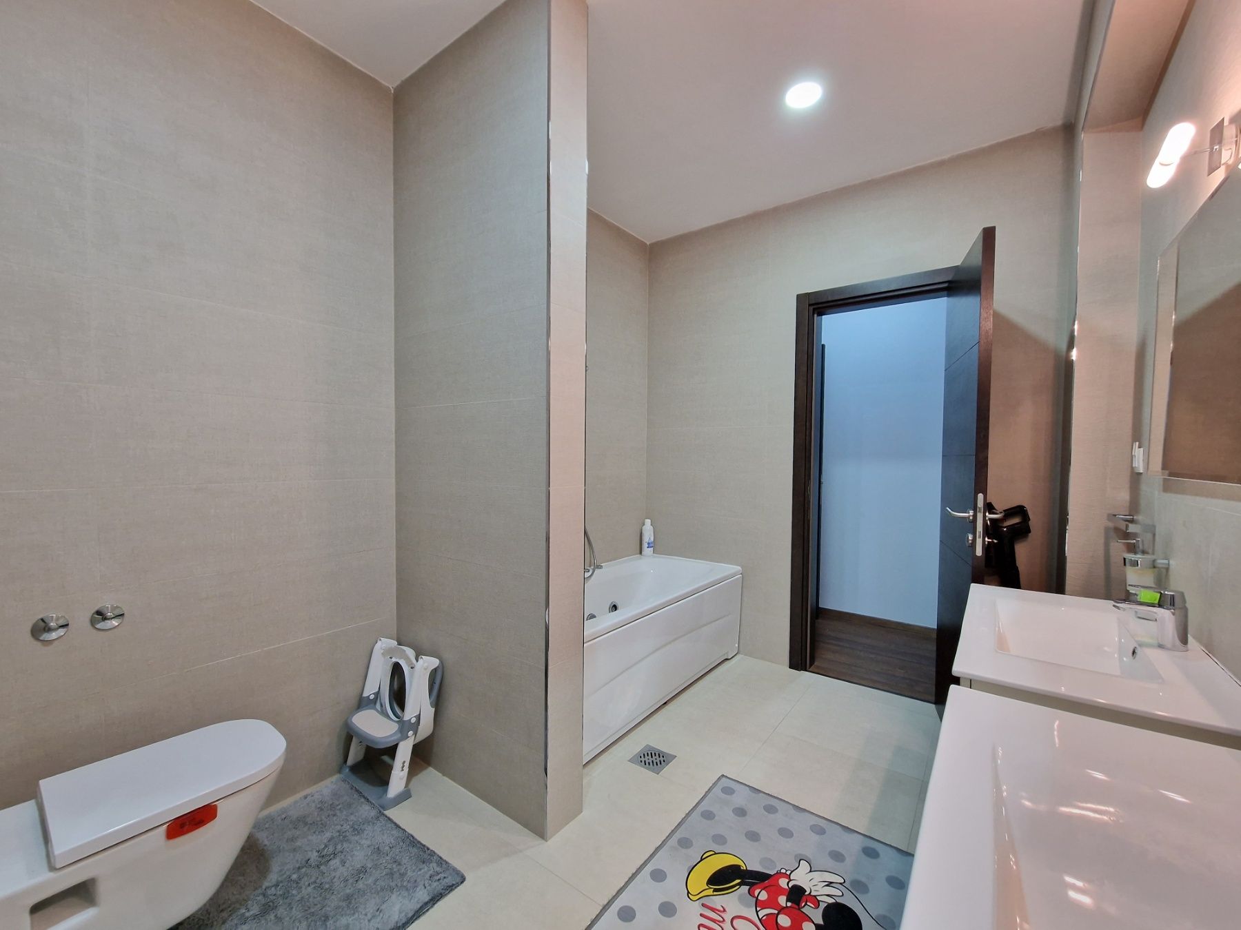 Luksuzan penthouse 176m2 sa panoramskim pogledom na more i grad,na ekskluzivnoj lokaciji Bulevar-Budva.(300 metara od mora) - Amfora Real Estate