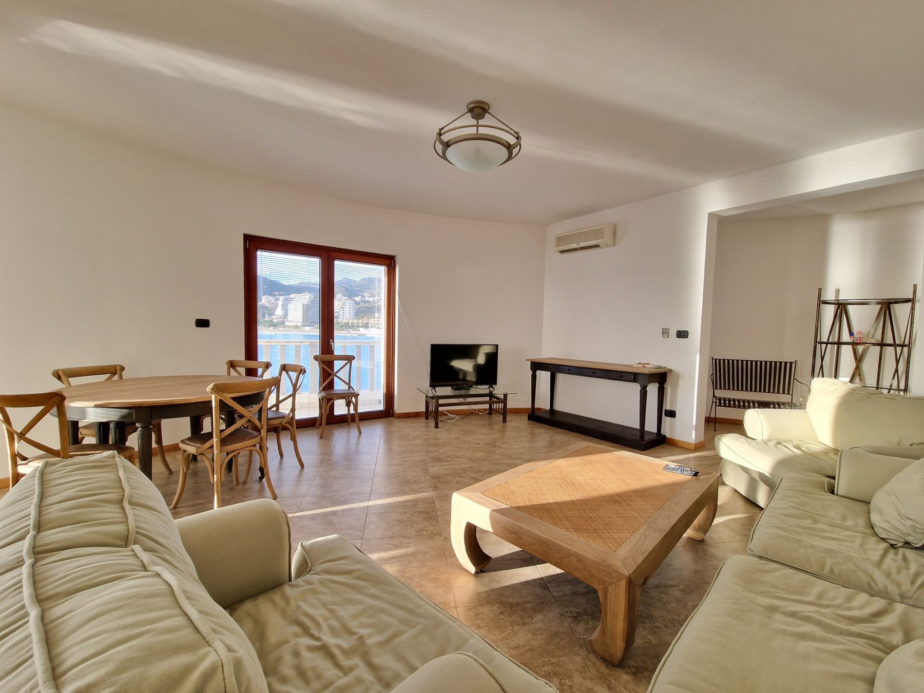 Rafailovići,luksuzan dvosoban stan 163m2 sa panoramskim pogledom, na samoj obali mora. - Amfora Real Estate