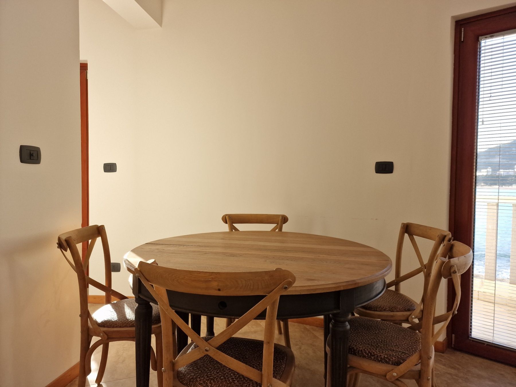 Rafailovići,luksuzan dvosoban stan 163m2 sa panoramskim pogledom, na samoj obali mora. - Amfora Real Estate