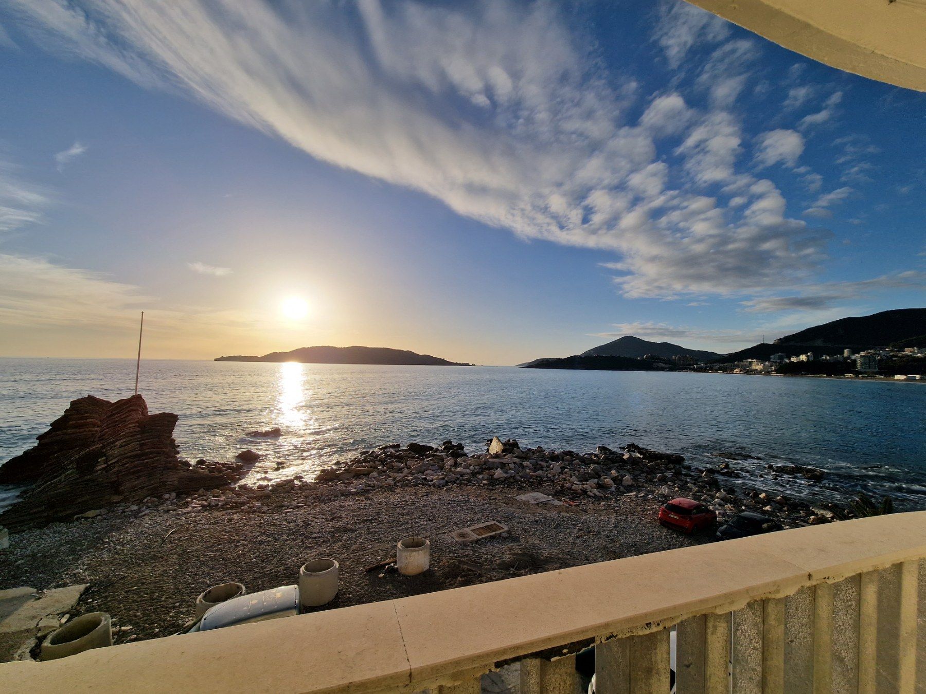 Rafailovići,luksuzan dvosoban stan 163m2 sa panoramskim pogledom, na samoj obali mora. - Amfora Real Estate