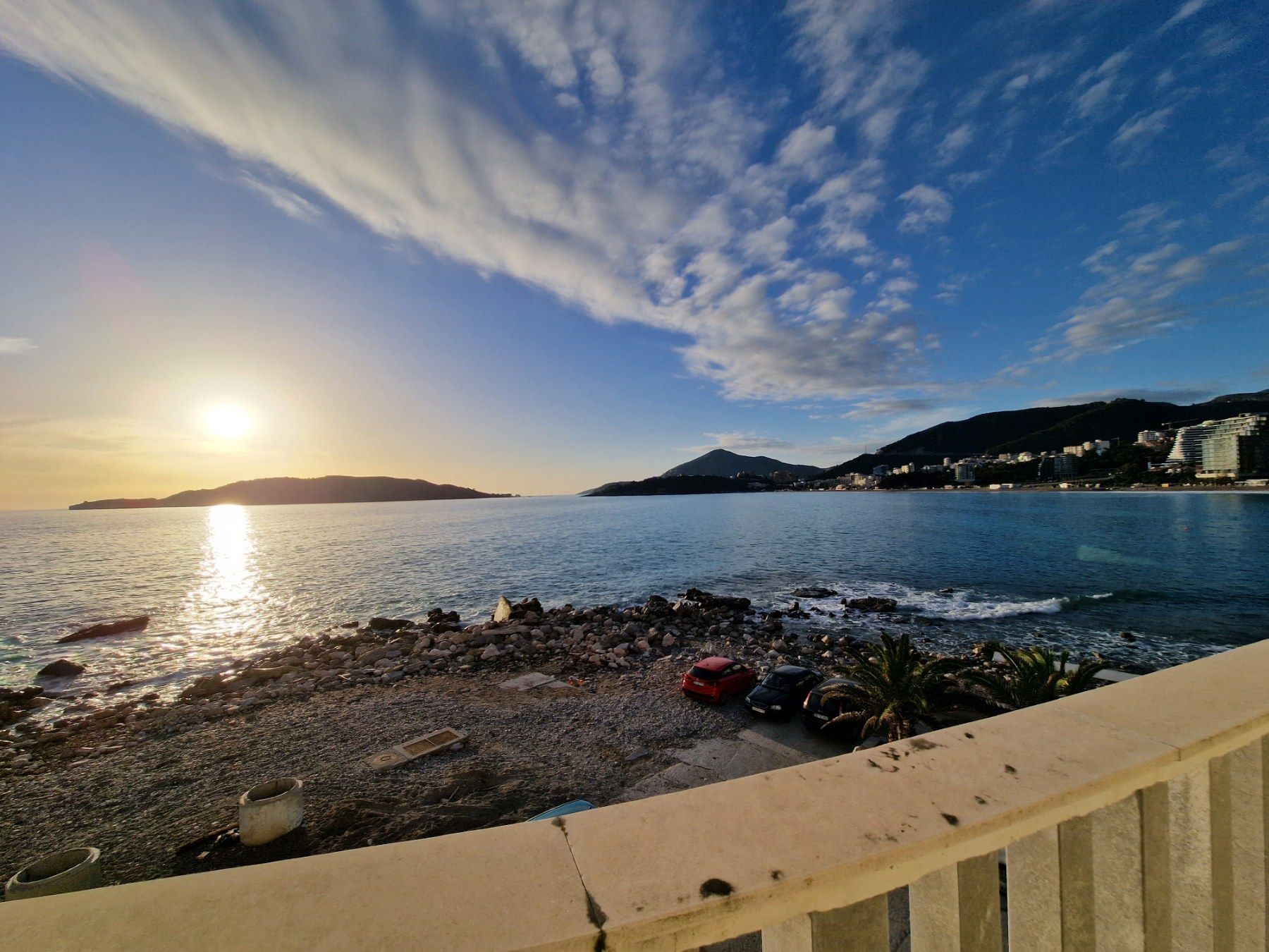 Rafailovići,luksuzan dvosoban stan 163m2 sa panoramskim pogledom, na samoj obali mora. - Amfora Real Estate