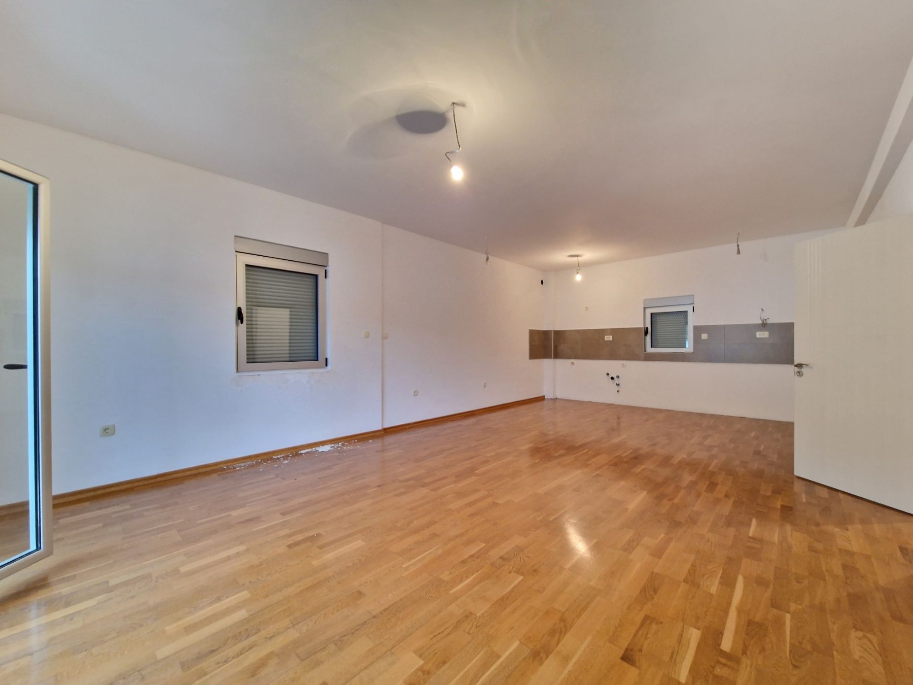 Nov dvosoban stan 83m2 sa bočnim pogledom na more,Rafailovići (Budva) - Amfora Real Estate