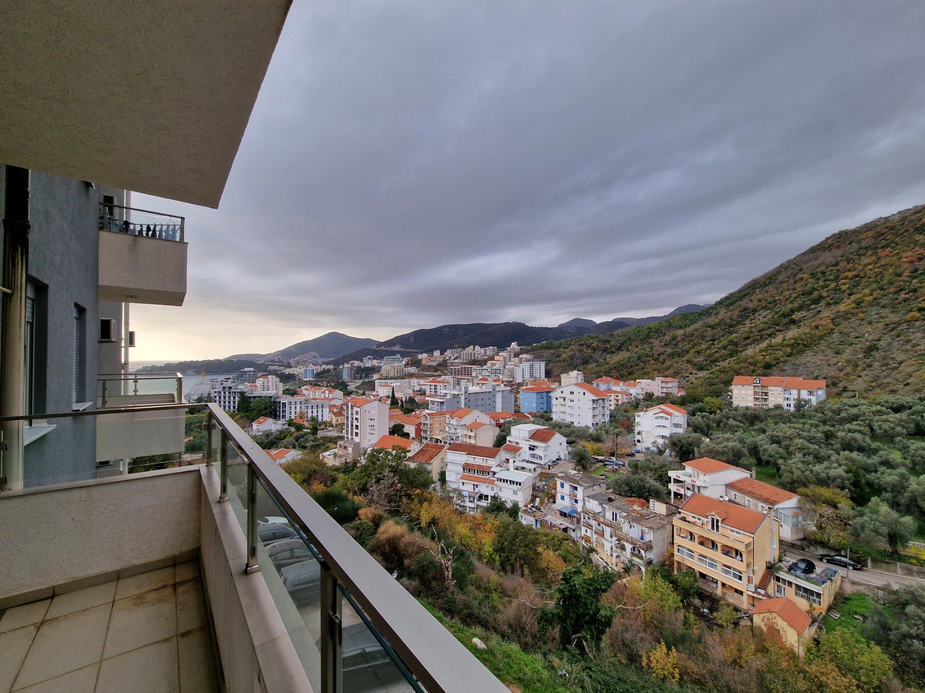 Nov dvosoban stan 83m2 sa bočnim pogledom na more,Rafailovići (Budva) - Amfora Real Estate