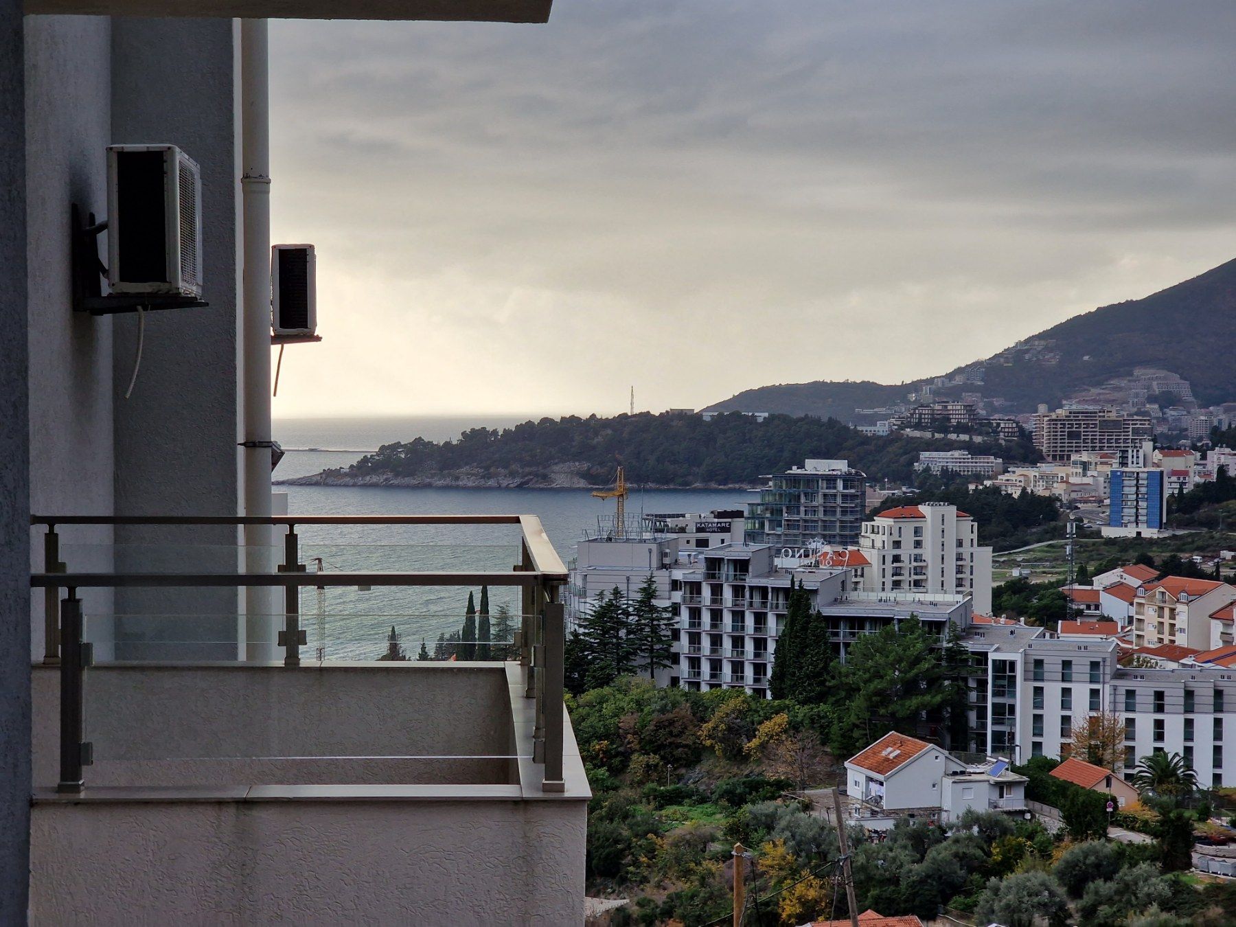 Nov dvosoban stan 83m2 sa bočnim pogledom na more,Rafailovići (Budva) - Amfora Real Estate