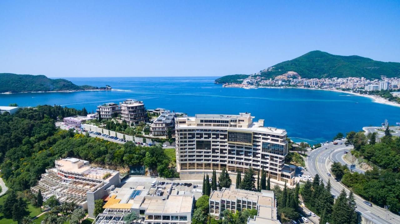 Poslovni prostor 626m2 na samo 150 metara od mora u luksuznom apart-hotelu Harmonia u Budvi. - Amfora Real Estate