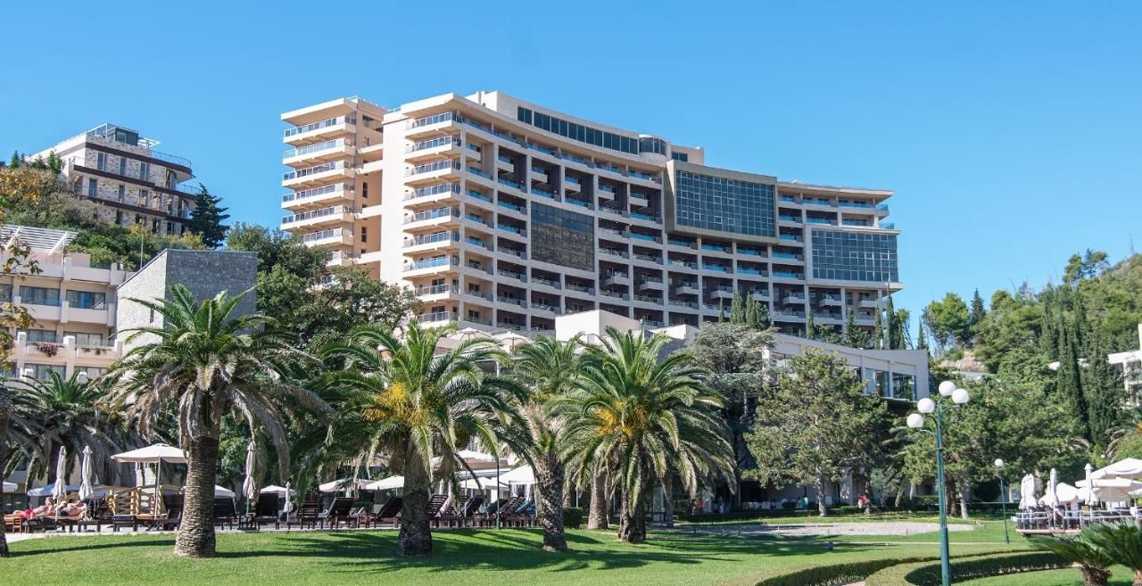 Poslovni prostor 626m2 na samo 150 metara od mora u luksuznom apart-hotelu Harmonia u Budvi. - Amfora Real Estate