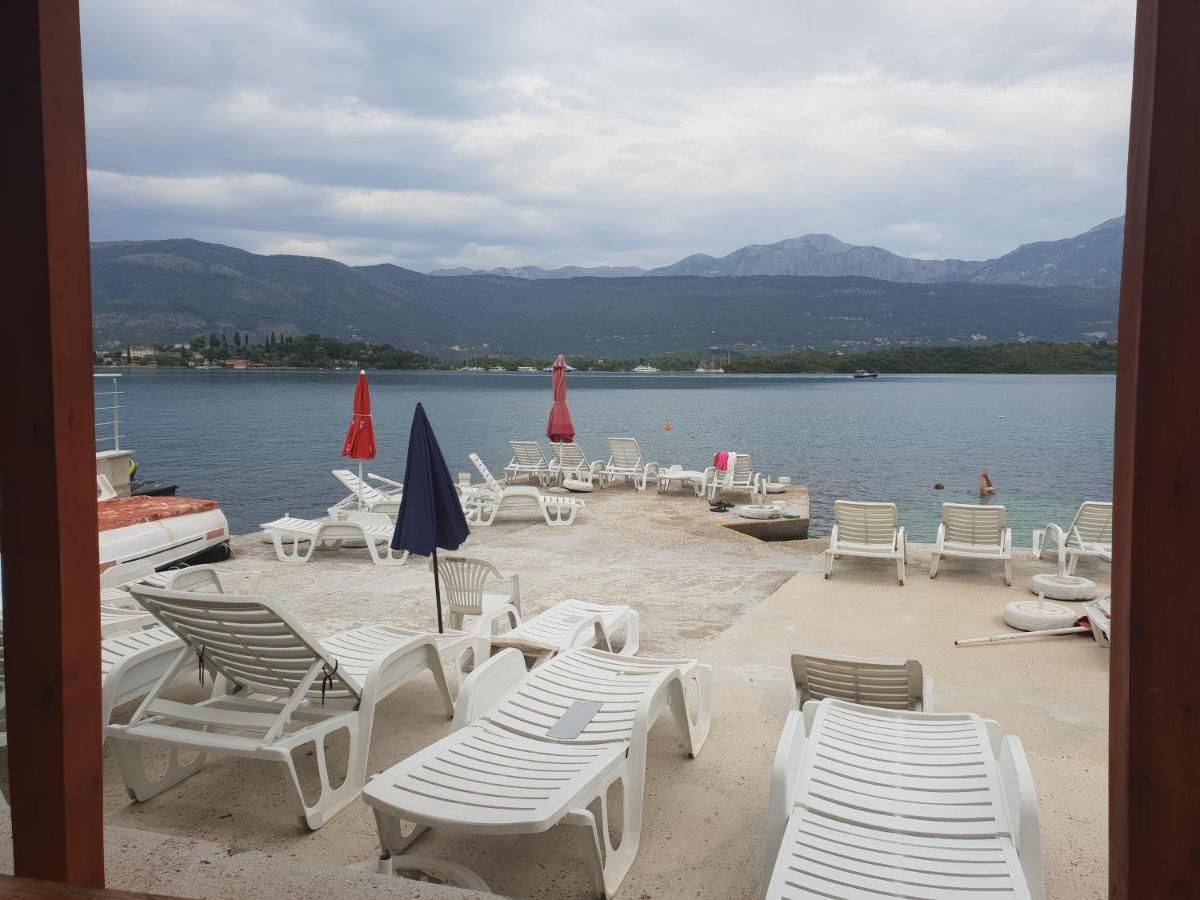 Mini hotel površine 511m2 na obali mora sa pontom i plaznim delom,fantastična lokacija Obala Đuraševića-Tivat. - Amfora Real Estate