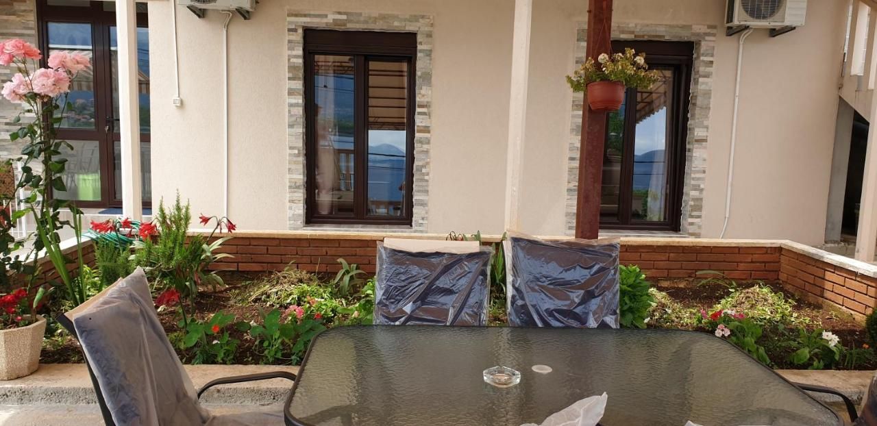 Mini hotel površine 511m2 na obali mora sa pontom i plaznim delom,fantastična lokacija Obala Đuraševića-Tivat. - Amfora Real Estate