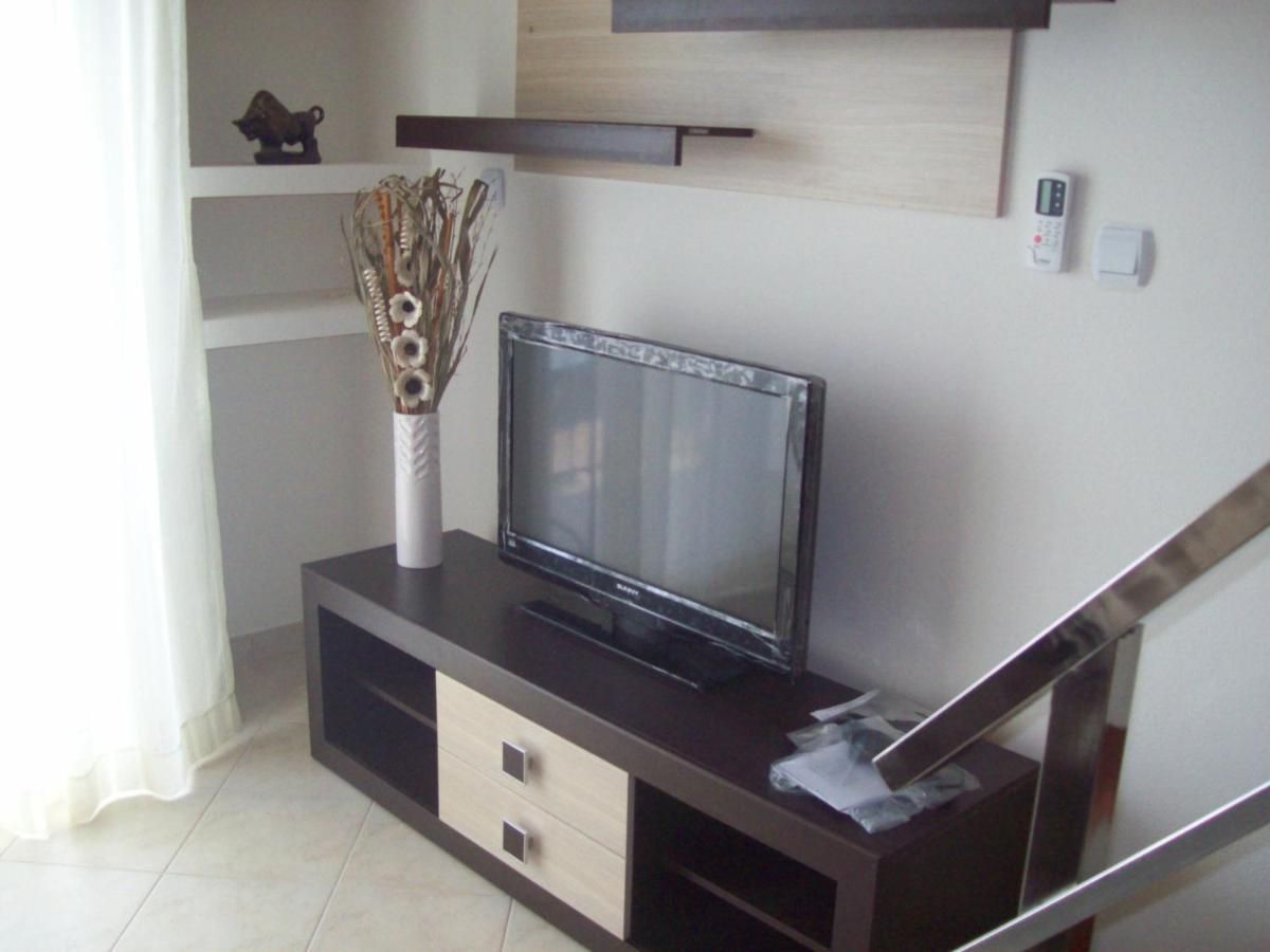 Mini hotel površine 511m2 na obali mora sa pontom i plaznim delom,fantastična lokacija Obala Đuraševića-Tivat. - Amfora Real Estate