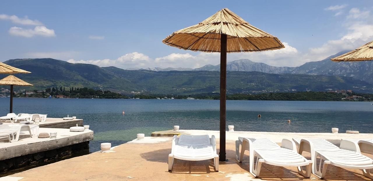 Mini hotel površine 511m2 na obali mora sa pontom i plaznim delom,fantastična lokacija Obala Đuraševića-Tivat. - Amfora Real Estate