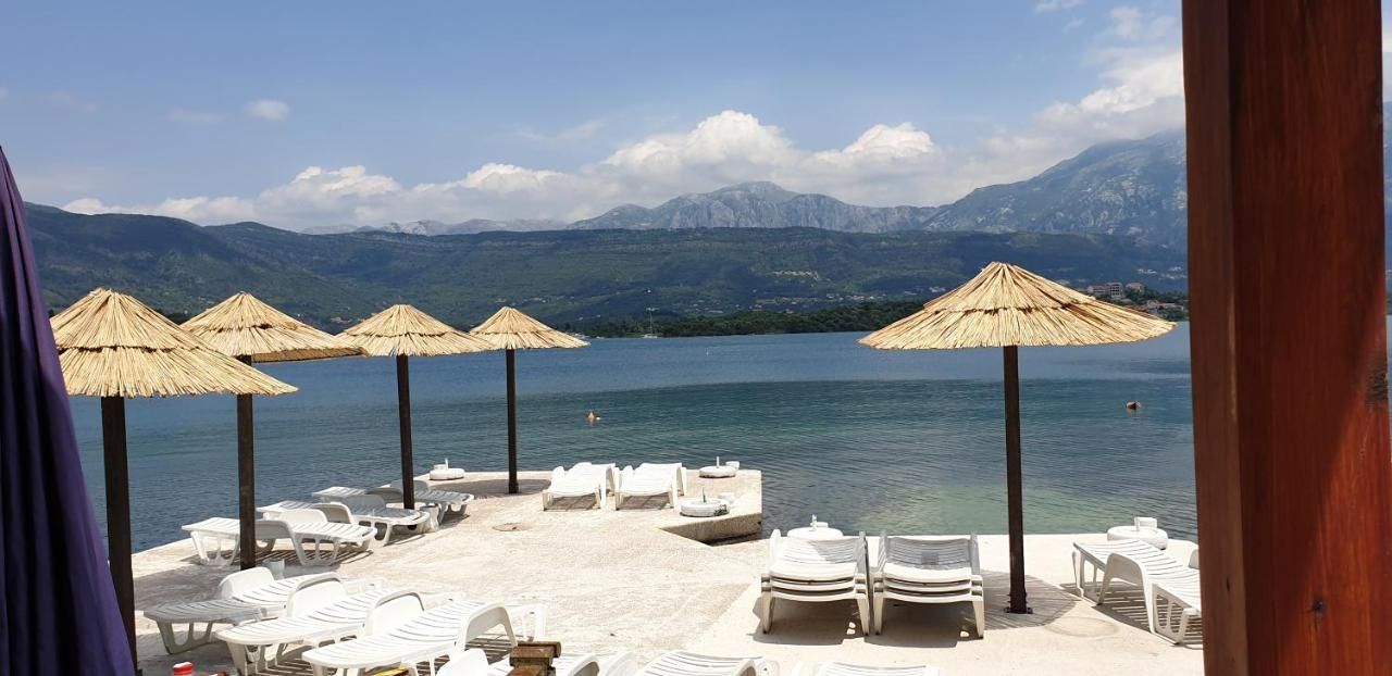 Mini hotel površine 511m2 na obali mora sa pontom i plaznim delom,fantastična lokacija Obala Đuraševića-Tivat. - Amfora Real Estate