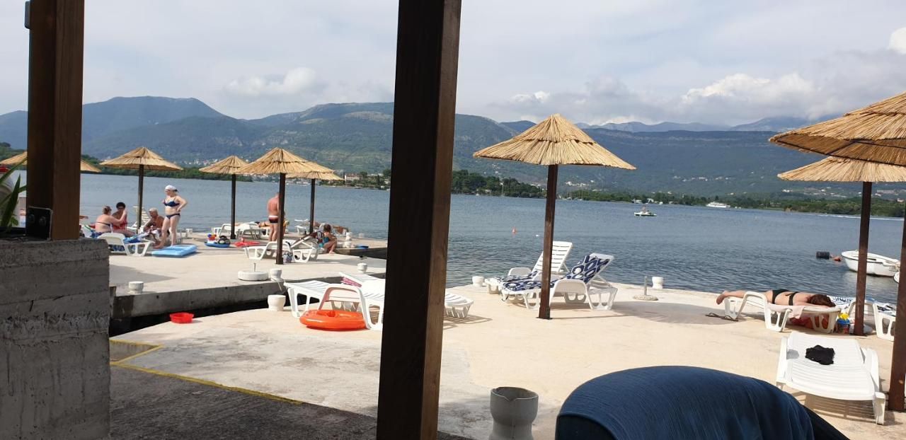 Mini hotel površine 511m2 na obali mora sa pontom i plaznim delom,fantastična lokacija Obala Đuraševića-Tivat. - Amfora Real Estate