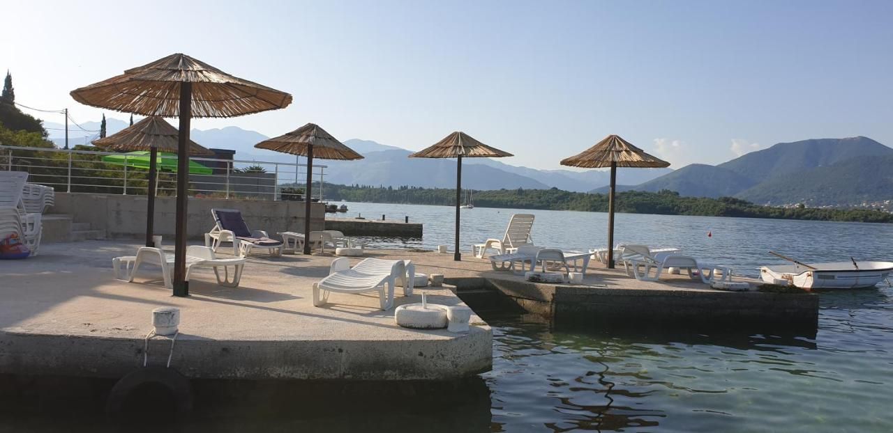 Mini hotel površine 511m2 na obali mora sa pontom i plaznim delom,fantastična lokacija Obala Đuraševića-Tivat. - Amfora Real Estate