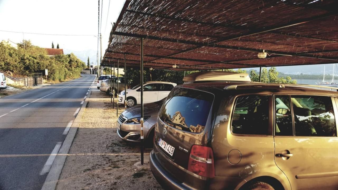 Mini hotel površine 511m2 na obali mora sa pontom i plaznim delom,fantastična lokacija Obala Đuraševića-Tivat. - Amfora Real Estate