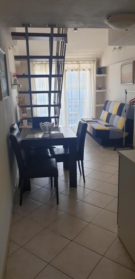 Mini hotel površine 511m2 na obali mora sa pontom i plaznim delom,fantastična lokacija Obala Đuraševića-Tivat. - Amfora Real Estate