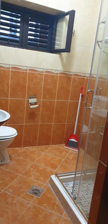 Mini hotel površine 511m2 na obali mora sa pontom i plaznim delom,fantastična lokacija Obala Đuraševića-Tivat. - Amfora Real Estate