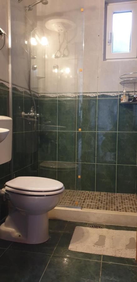 Mini hotel površine 511m2 na obali mora sa pontom i plaznim delom,fantastična lokacija Obala Đuraševića-Tivat. - Amfora Real Estate