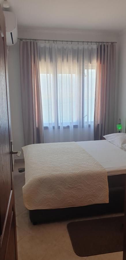 Mini hotel površine 511m2 na obali mora sa pontom i plaznim delom,fantastična lokacija Obala Đuraševića-Tivat. - Amfora Real Estate