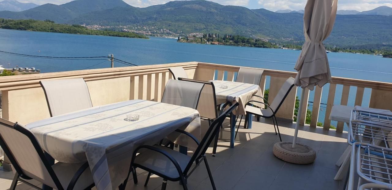 Mini hotel površine 511m2 na obali mora sa pontom i plaznim delom,fantastična lokacija Obala Đuraševića-Tivat. - Amfora Real Estate