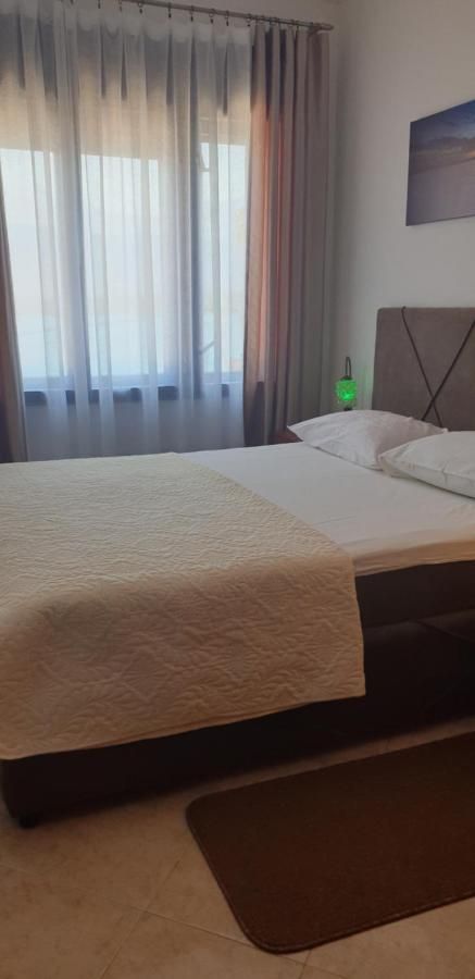 Mini hotel površine 511m2 na obali mora sa pontom i plaznim delom,fantastična lokacija Obala Đuraševića-Tivat. - Amfora Real Estate