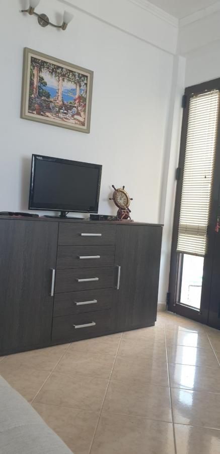 Mini hotel površine 511m2 na obali mora sa pontom i plaznim delom,fantastična lokacija Obala Đuraševića-Tivat. - Amfora Real Estate