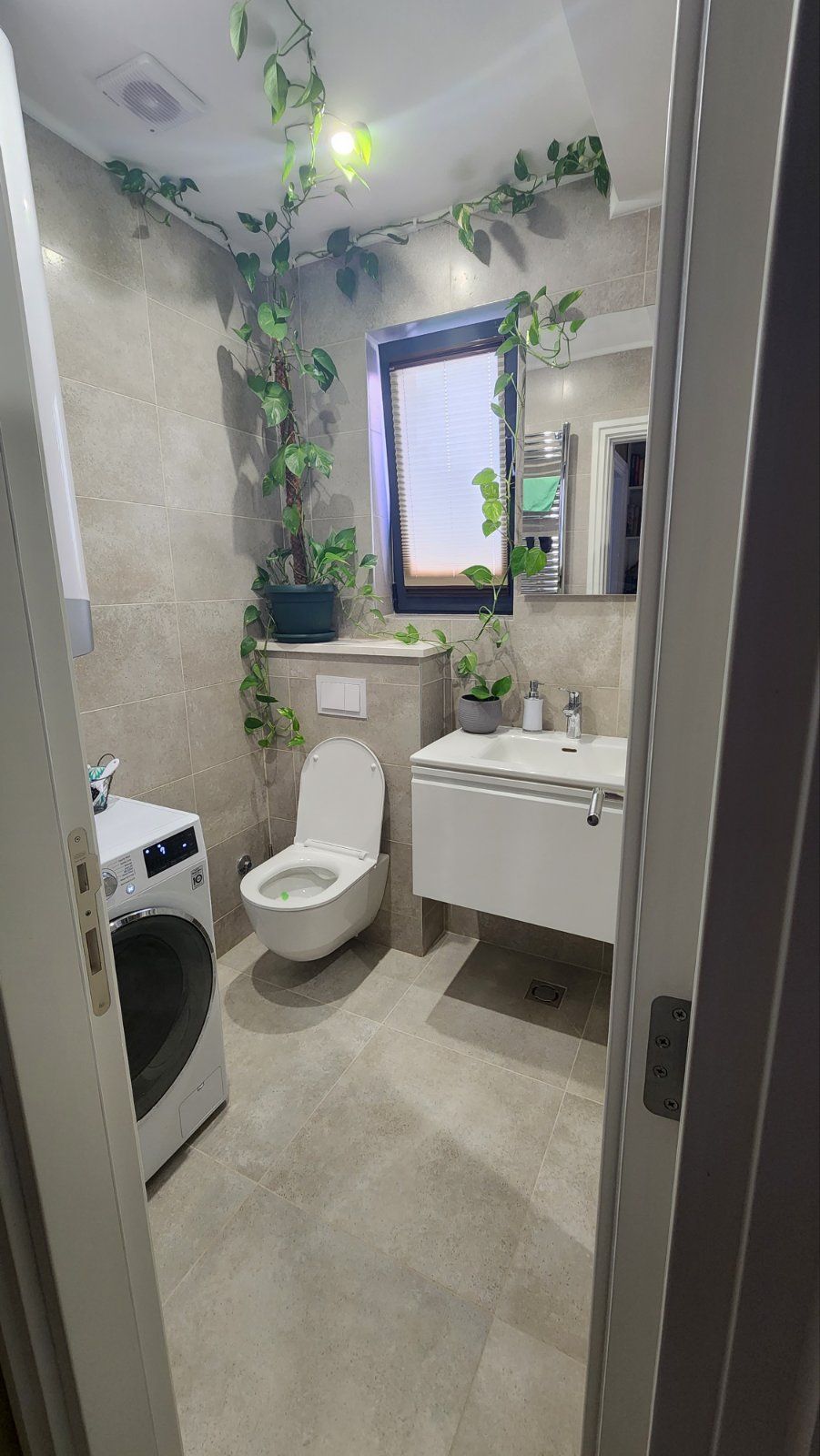 Nov luksuzan četvorosoban stan 105m2 sa dva garažna mesta,jednim parking mestom na fenomenalnoj lokaciji u novom naselju Kava u Tivtu. - Amfora Real Estate