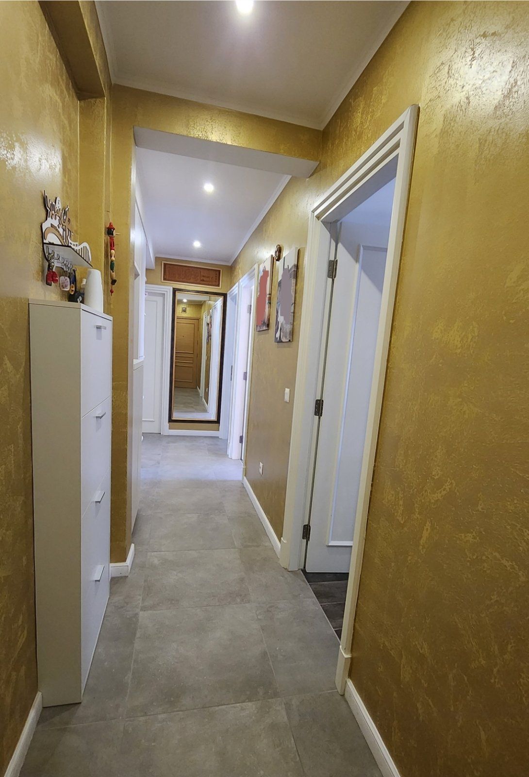 Nov luksuzan četvorosoban stan 105m2 sa dva garažna mesta,jednim parking mestom na fenomenalnoj lokaciji u novom naselju Kava u Tivtu. - Amfora Real Estate