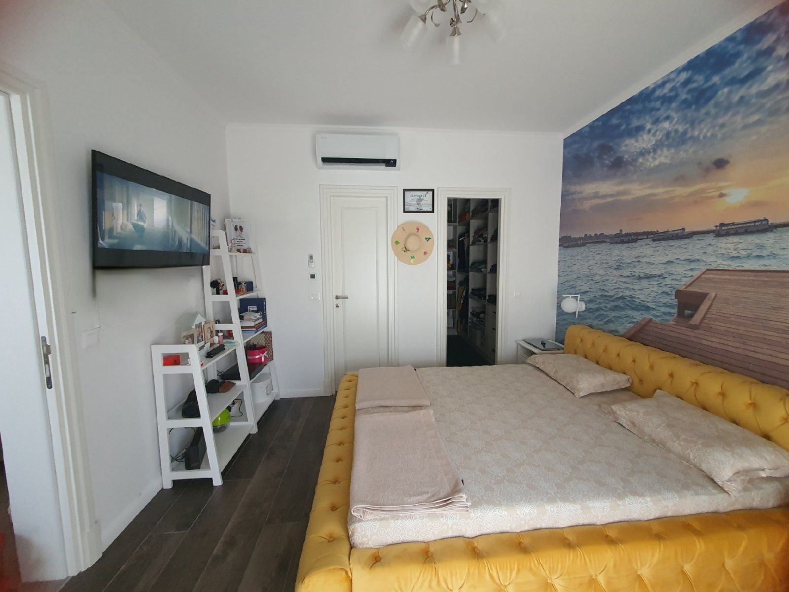 Nov luksuzan četvorosoban stan 105m2 sa dva garažna mesta,jednim parking mestom na fenomenalnoj lokaciji u novom naselju Kava u Tivtu. - Amfora Real Estate