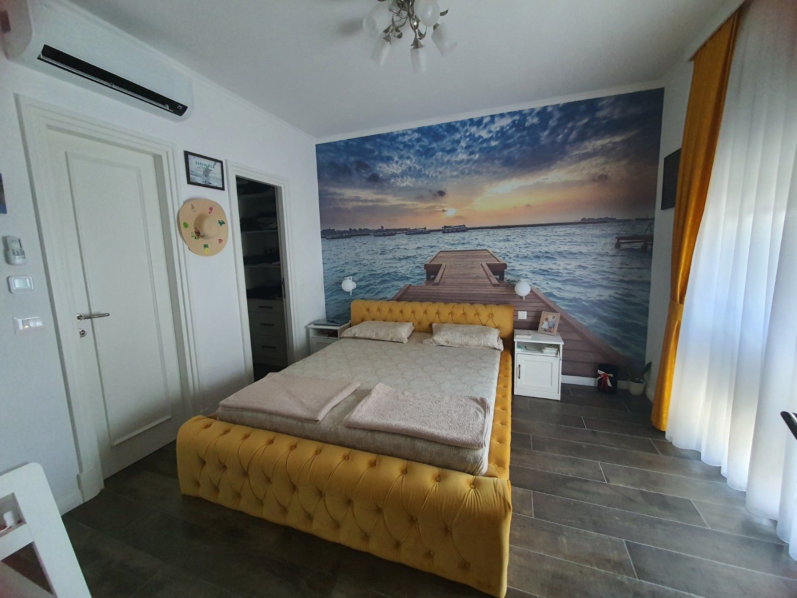 Nov luksuzan četvorosoban stan 105m2 sa dva garažna mesta,jednim parking mestom na fenomenalnoj lokaciji u novom naselju Kava u Tivtu. - Amfora Real Estate