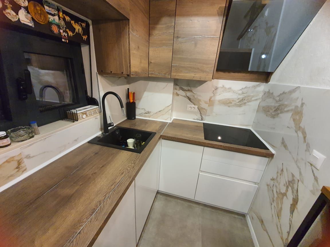 Nov luksuzan četvorosoban stan 105m2 sa dva garažna mesta,jednim parking mestom na fenomenalnoj lokaciji u novom naselju Kava u Tivtu. - Amfora Real Estate