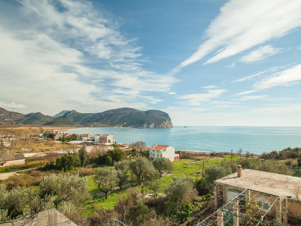 Kuca apartmanskog tipa 540m2 sa panoramskim pogledom na samo 80 metara od mora,Buljarica (Budva) - Amfora Real Estate