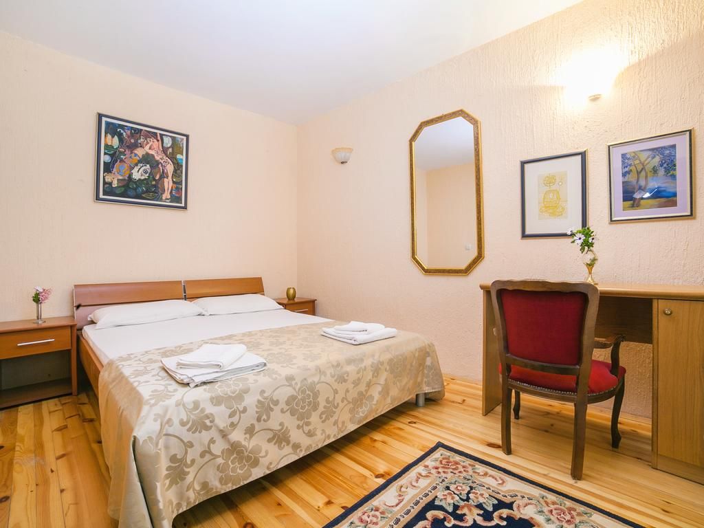 Kuca apartmanskog tipa 540m2 sa panoramskim pogledom na samo 80 metara od mora,Buljarica (Budva) - Amfora Real Estate