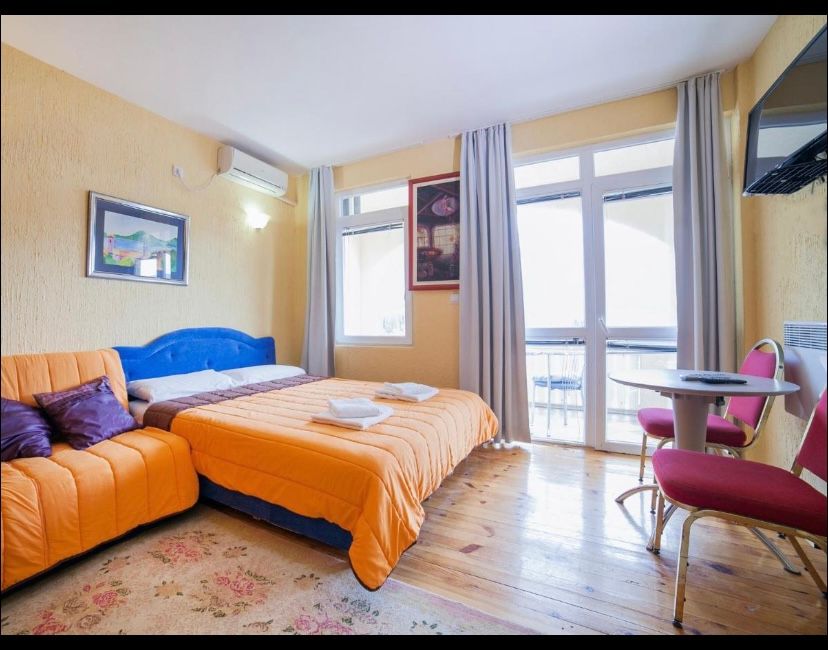 Kuca apartmanskog tipa 540m2 sa panoramskim pogledom na samo 80 metara od mora,Buljarica (Budva) - Amfora Real Estate