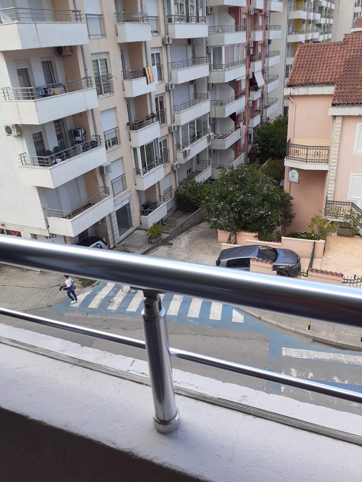 Jednosoban namešten stan 56m2 na odlicnoj lokaciji,kod nove osnovne škole,Rozino-Budva. - Amfora Real Estate